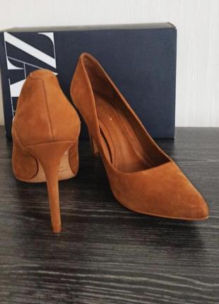 Новые туфли нубук на высоком каблуке