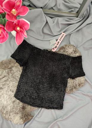 Топ чорний з відкритими плечима жіночий