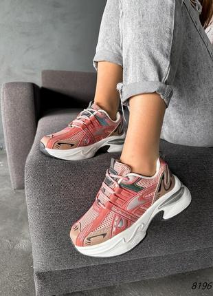 Кроссовки женские