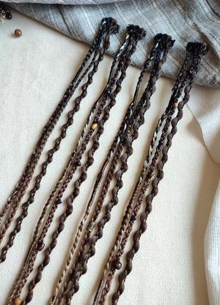 Косички на заколках, афрокосы, парики