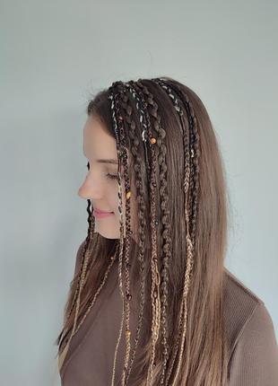 Косички на заколках, афрокосы, парики