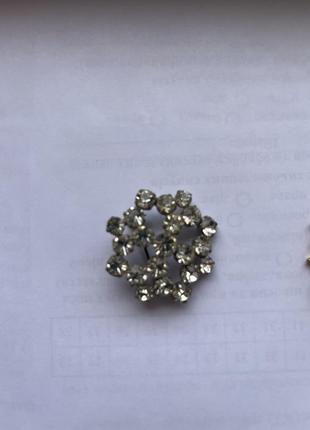 Брошки з камінцями