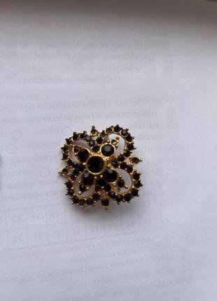 Брошки з камінцями