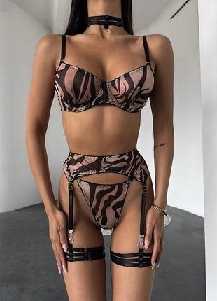 Комплект бюстгальтер, трусики, пояс, гартери, чокер