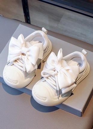 Стильні кросівки для дівчаток