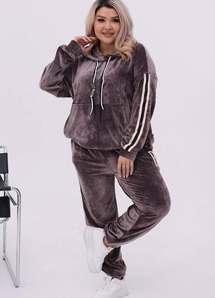 Жіночий костюм спорт велюр.