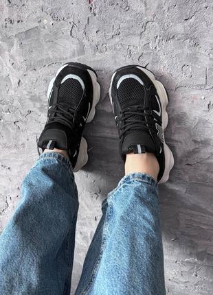 Чорні кросівки з білою підошвою4 фото