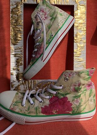 Стильні кросівки