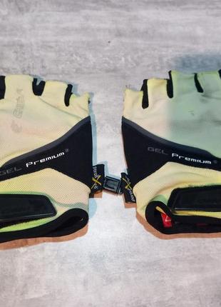 Перчатки спортивні