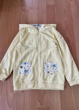 Спортивная кофта для девочки.