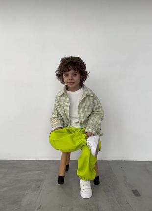 Брюки джоггеры с накладными карманами