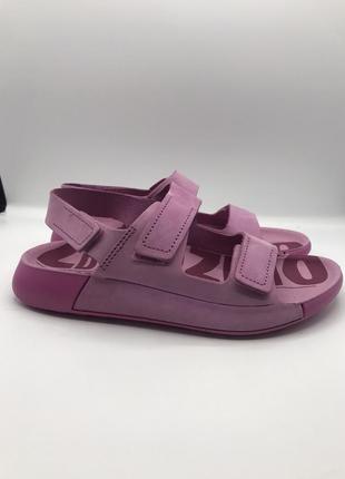 Оригінальні сандалі від бренду ecco шкіряні