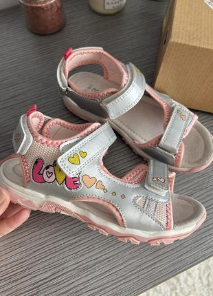 Босоножки на липучках для девочки 33 р