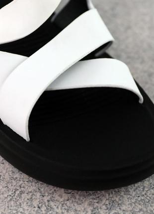 Стильні чорно-білі жіночі зручні сандалі з екошкіри,на ровній,плоскій підошві,жіноче взуття на літо6 фото