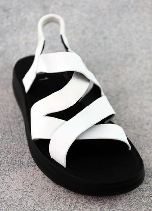 Стильні чорно-білі жіночі зручні сандалі з екошкіри,на ровній,плоскій підошві,жіноче взуття на літо2 фото