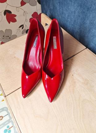 Червоні жіночі туфлі-лодочки 39 розмір1 фото