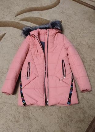Куртка зимова для дівчинки.