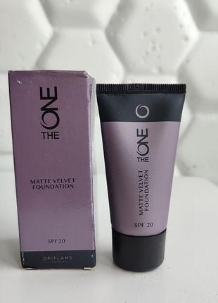 Стойкая матируюшая тональная  основа под макияж светлый беж  орифлейм oriflame matte velvet everlasting fairy nude 31588 the one