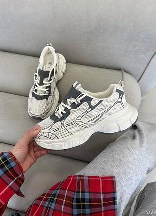 Женские кроссовки