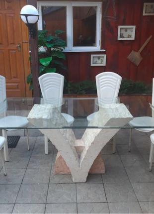 Кам'яний обідній стіл зі стільцями