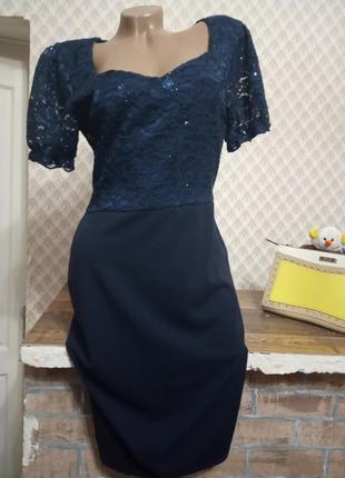 Гарне плаття з мереживом  міді