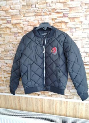 Куртка стігана куртка бомбер з аплікацією індіанець паєтки розмір на бирці вказаний l, але по іакту