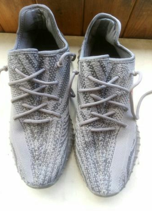 Adidas yeezy boost 350. 42