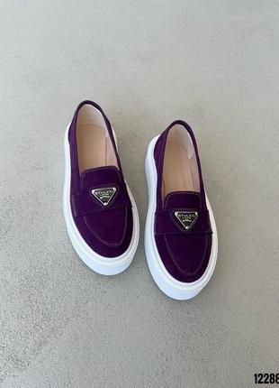 Фіолетові сливові натуральні замшеві туфлі лофери сліпони на товстій білій підошві замша фіолет слива10 фото