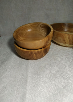 Токар. дерев'яний посуд: піали, тарілки, миски, салатниці.7 фото