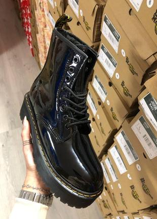 Ботинки на платформе зимние dr. martens jadon patent black fur ❄️ черевики на меху2 фото