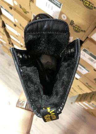 Ботинки на платформе зимние dr. martens jadon patent black fur ❄️ черевики на меху6 фото