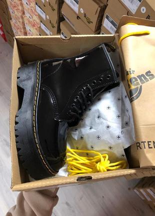 Ботинки на платформе зимние dr. martens jadon patent black fur ❄️ черевики на меху8 фото