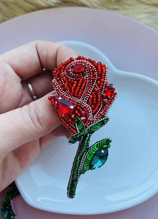 Брошь из бисера роза