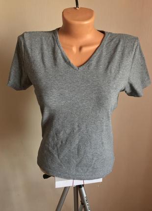 Серая футболка