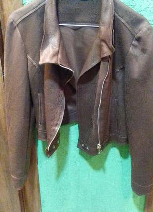 Классная тоненькая курточка косуха