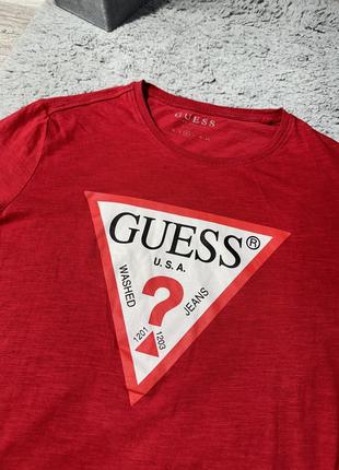 Оригінальна футболка від бренду “guess - big logo”3 фото