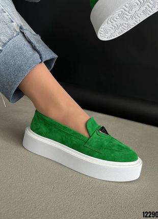 Зелені натуральні замшеві туфлі лофери сліпони на товстій білій підошві замша7 фото
