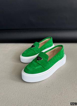Зелені натуральні замшеві туфлі лофери сліпони на товстій білій підошві замша9 фото