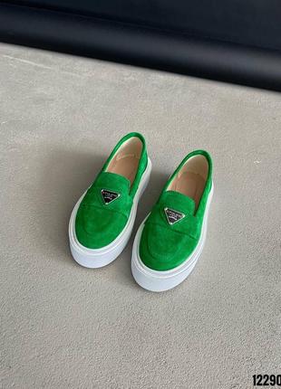 Зелені натуральні замшеві туфлі лофери сліпони на товстій білій підошві замша8 фото