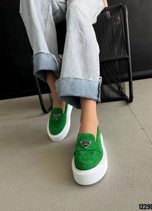 Зелені натуральні замшеві туфлі лофери сліпони на товстій білій підошві замша5 фото