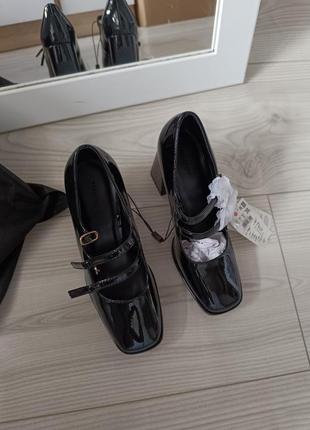 Лаковые черные туфли джейн от reserved как zara3 фото