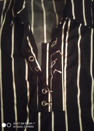 Елегантна чорно-біла блуза/топ essnce в смужку з принтом на гачках спереду  з коміром " пітер пен"6 фото