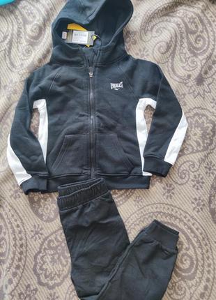 Костюм спортивный