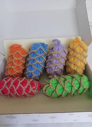 Набор вязаных шишек