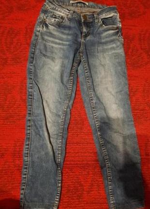 Фирменные джинсы