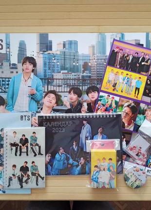 Набір bts постер + стікерпак + зошит + блокнот + календар + ломо карти + значок + брелок 5564
