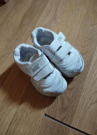 Білі дитячі кросівки на дівчинку nike airmax5 фото