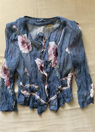 Кофта з квітами