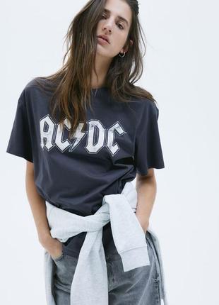 Оверсайз футболка h&m/ с принтом ac/dc