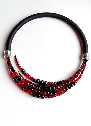 Кольє з кришталевих намистин на меморі-дроті